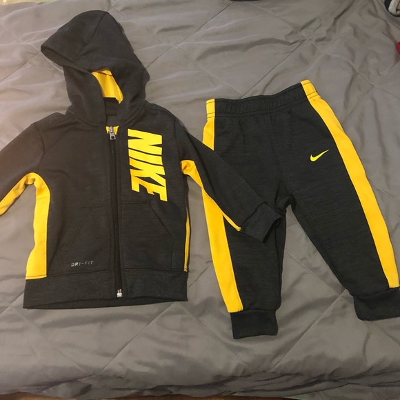 nike sweatsuit infant